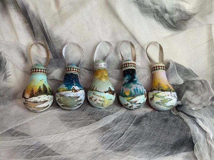I Continue To Salvage Burnt-Out Light Bulbs And Transform Them Into One-Of-A-Kind Christmas Ornaments (33 Pics)