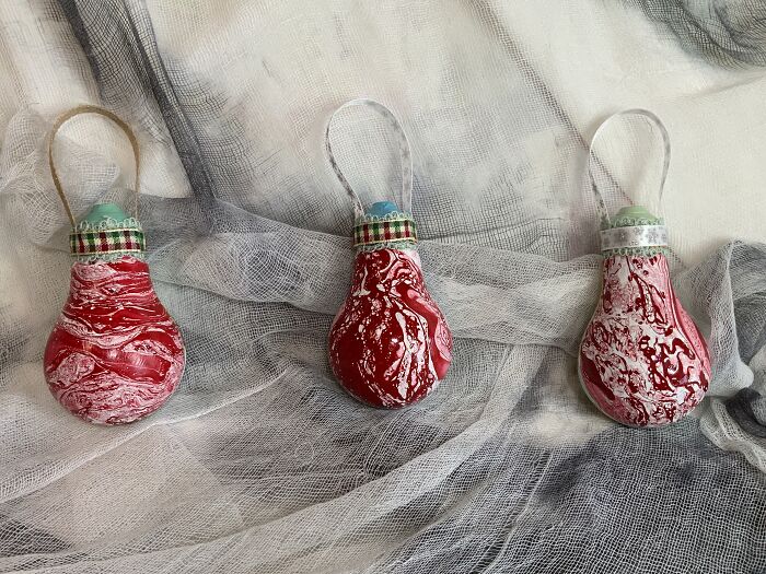 I Continue To Salvage Burnt-Out Light Bulbs And Transform Them Into One-Of-A-Kind Christmas Ornaments (33 Pics)