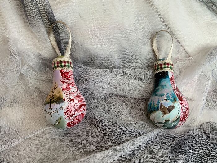 I Continue To Salvage Burnt-Out Light Bulbs And Transform Them Into One-Of-A-Kind Christmas Ornaments (33 Pics)