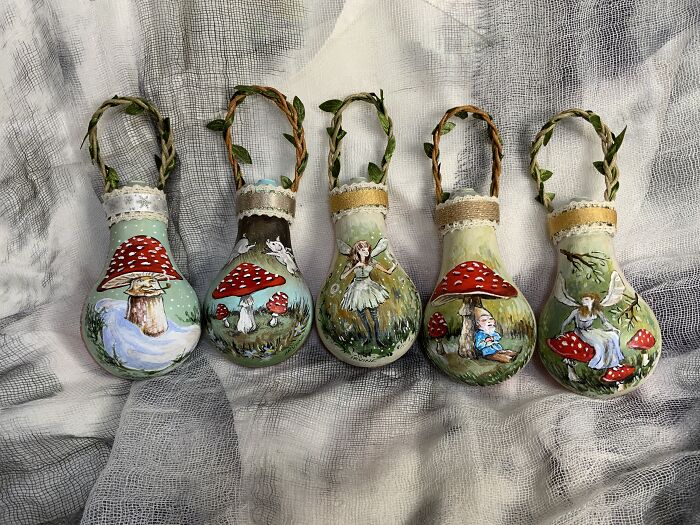 I Continue To Salvage Burnt-Out Light Bulbs And Transform Them Into One-Of-A-Kind Christmas Ornaments (33 Pics)