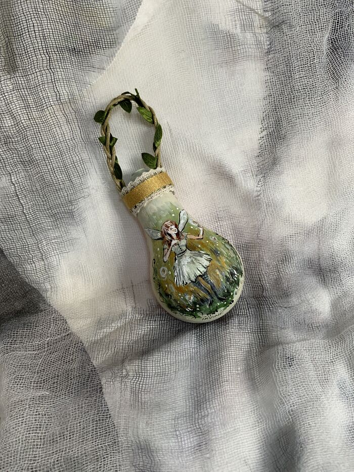 I Continue To Salvage Burnt-Out Light Bulbs And Transform Them Into One-Of-A-Kind Christmas Ornaments (33 Pics)