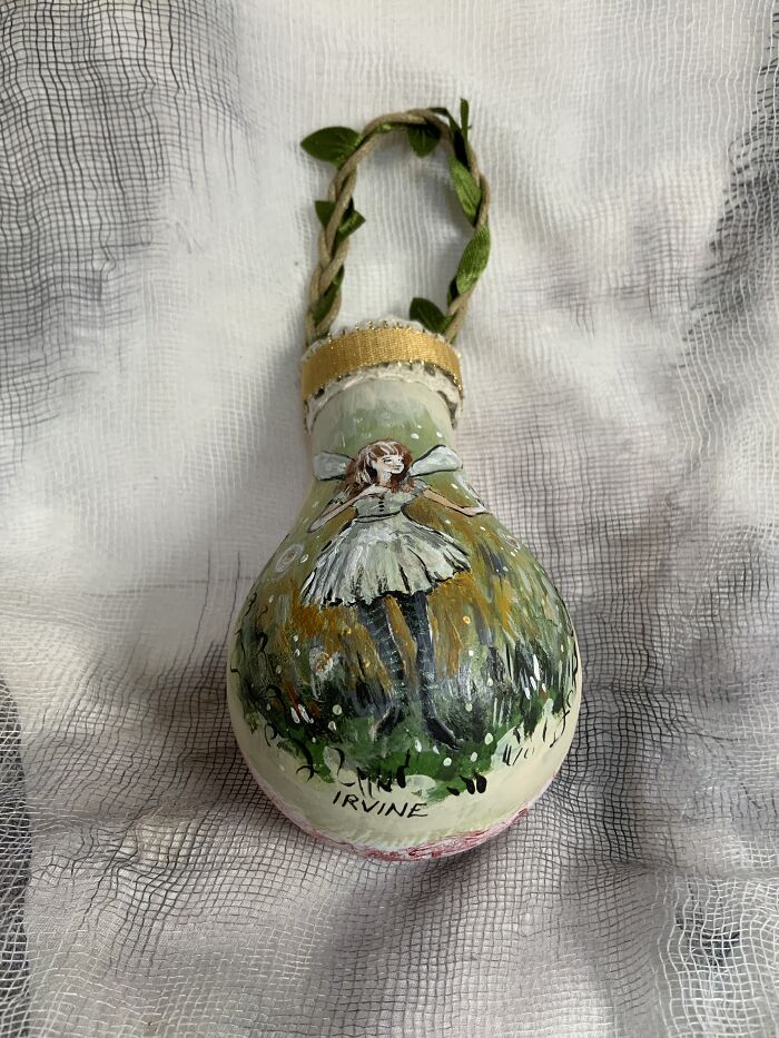 I Continue To Salvage Burnt-Out Light Bulbs And Transform Them Into One-Of-A-Kind Christmas Ornaments (33 Pics)