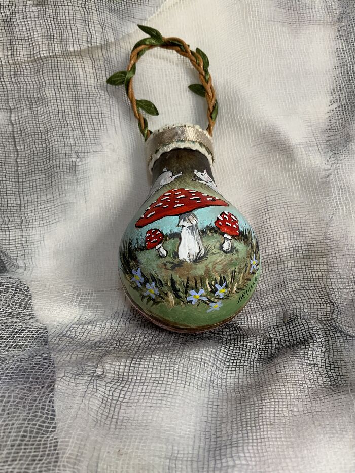 I Continue To Salvage Burnt-Out Light Bulbs And Transform Them Into One-Of-A-Kind Christmas Ornaments (33 Pics)