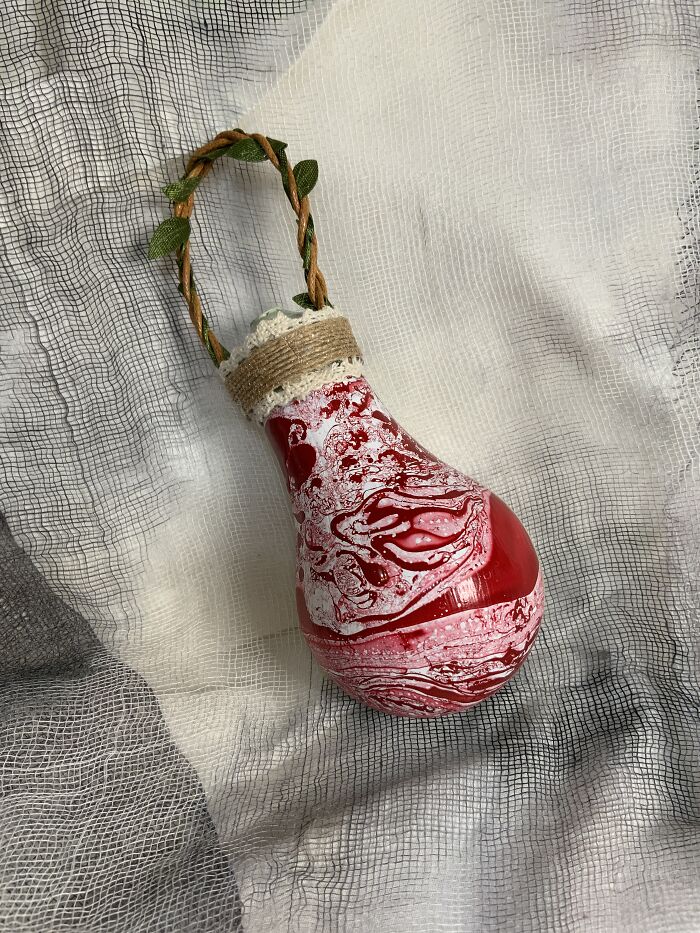I Continue To Salvage Burnt-Out Light Bulbs And Transform Them Into One-Of-A-Kind Christmas Ornaments (33 Pics)