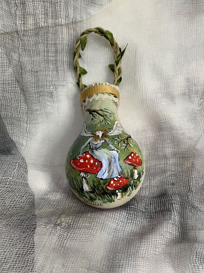 I Continue To Salvage Burnt-Out Light Bulbs And Transform Them Into One-Of-A-Kind Christmas Ornaments (33 Pics)