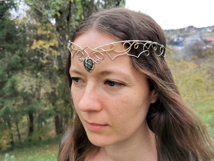 I Made An Elven Crown With Wire And A Labradorite Gemstone (8 Pics)