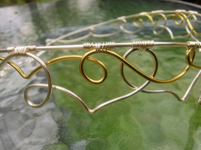 I Made An Elven Crown With Wire And A Labradorite Gemstone (8 Pics)