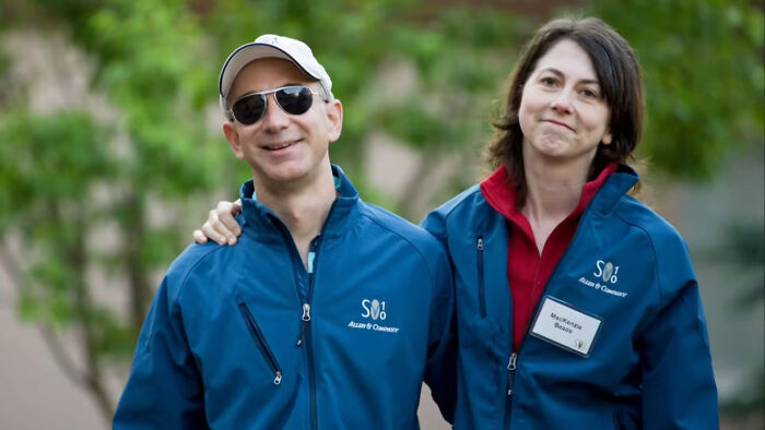 Someone Asked Which Millionaires And Billionaires The Internet Calls Decent And Got These 31 Answers