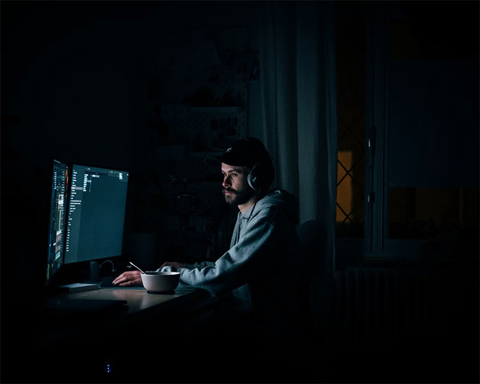 “Alpha Male Garbage”: 30 Things That Some Folks Think Are A “Flex” But Really Are Not