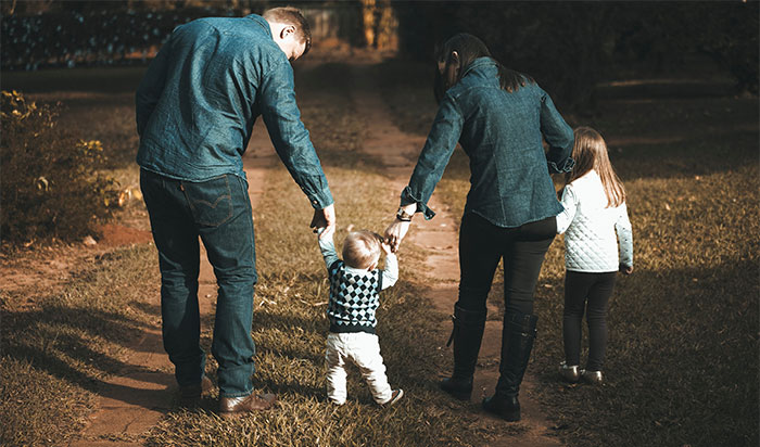 “I Feel Betrayed”: Woman Finds Out Her Parents Were Lying About Her Nut Allergy All Along “I Feel Betrayed”: Woman Finds Out Her Parents Were Lying About Her Nut Allergy All Along