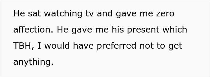 Text on a white background reading a woman&rsquo;s message about dumping her boyfriend on Christmas over his unthoughtful gift.
