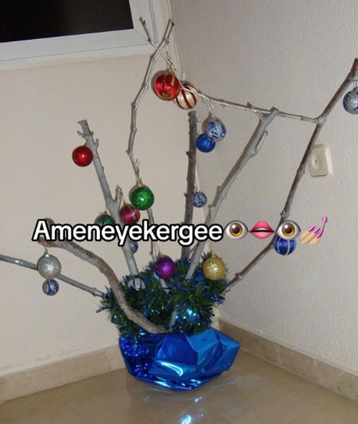 Bad-Christmas-Decorations-Tiktok-Trend
