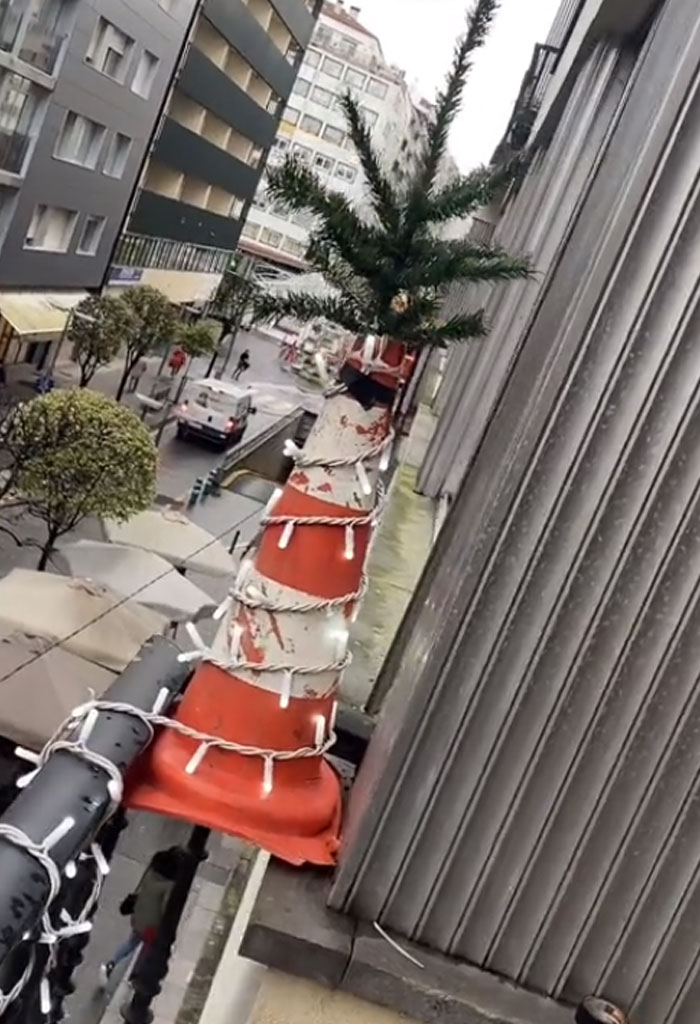 Bad-Christmas-Decorations-Tiktok-Trend