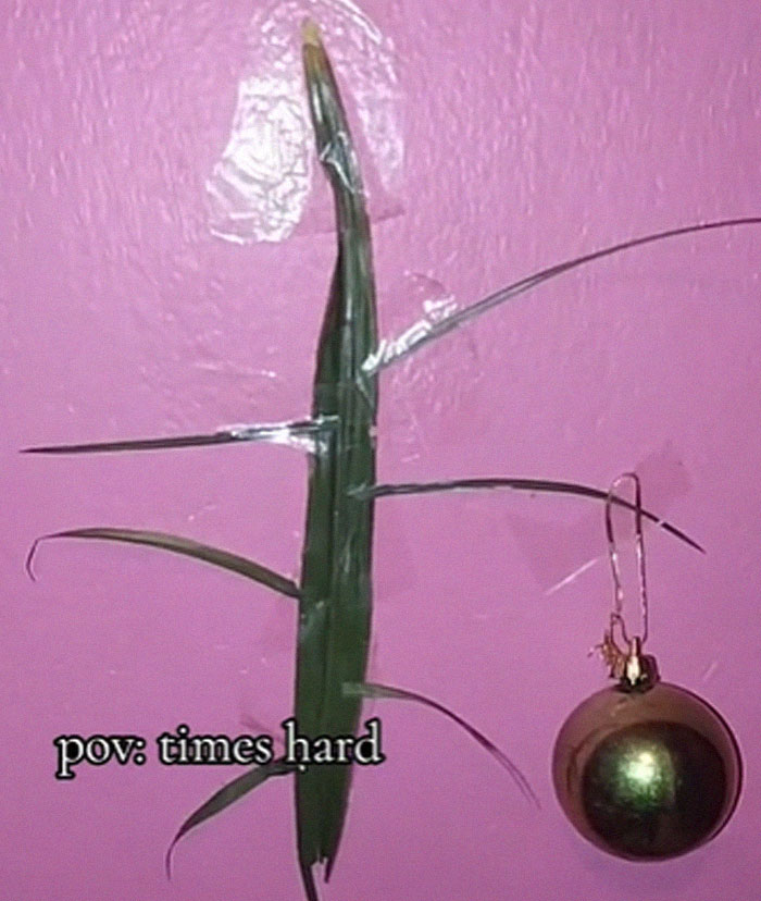 Bad-Christmas-Decorations-Tiktok-Trend