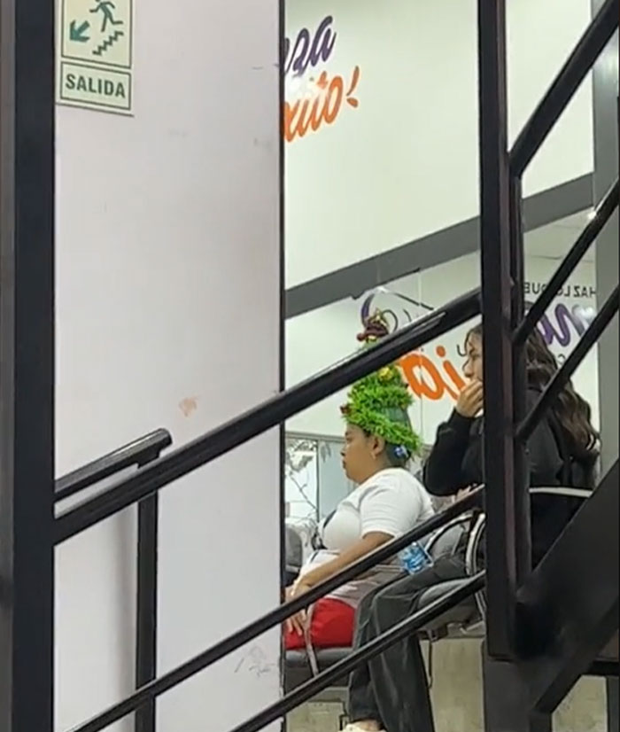 Bad-Christmas-Decorations-Tiktok-Trend