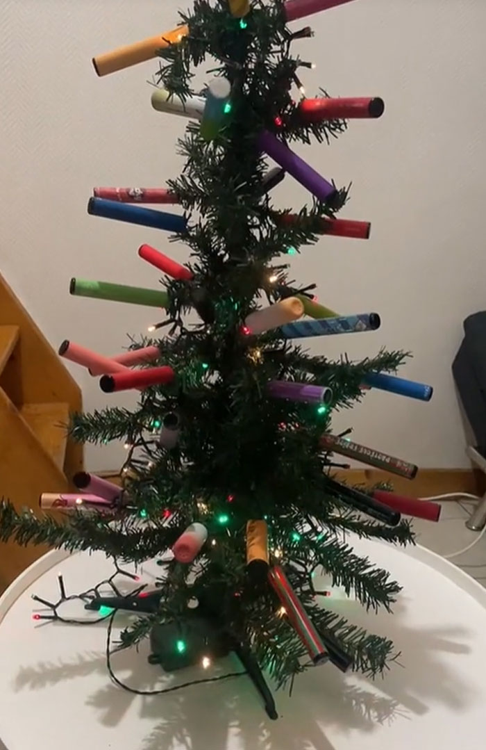 Bad-Christmas-Decorations-Tiktok-Trend