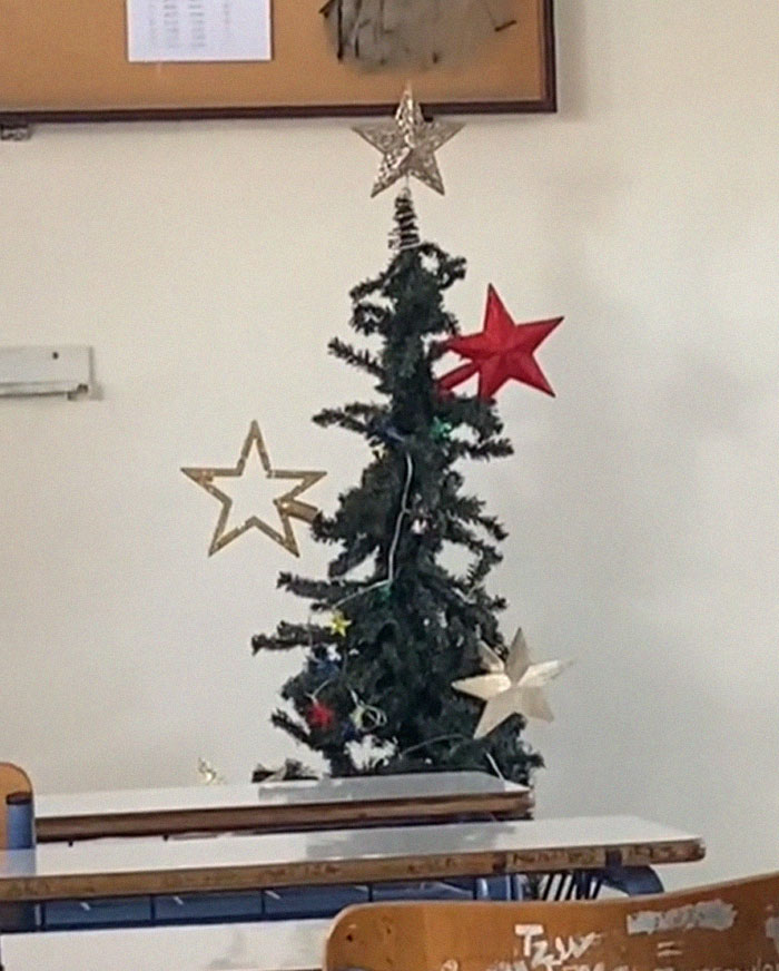 Bad-Christmas-Decorations-Tiktok-Trend