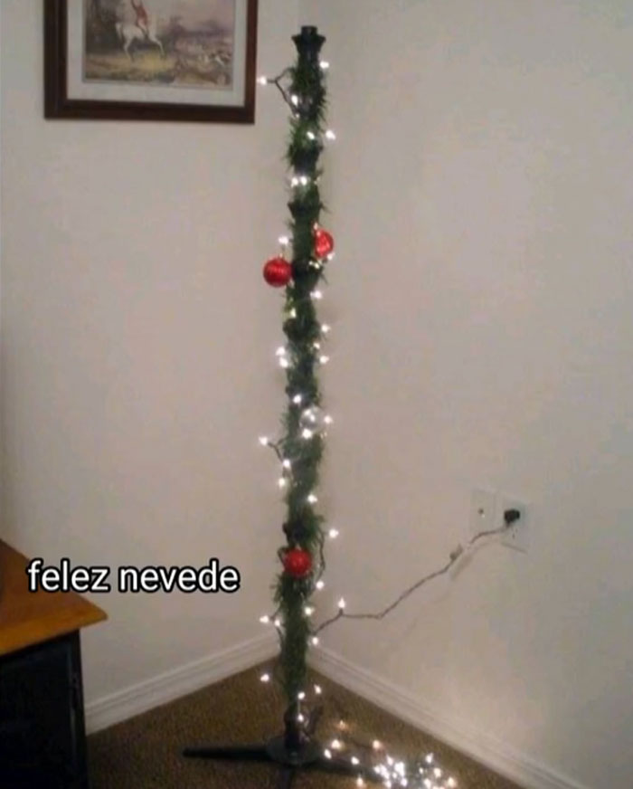 Bad-Christmas-Decorations-Tiktok-Trend