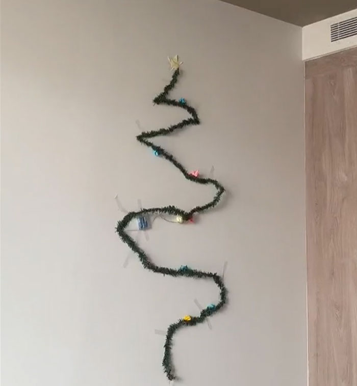 Bad-Christmas-Decorations-Tiktok-Trend