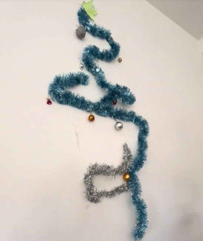 Bad-Christmas-Decorations-Tiktok-Trend