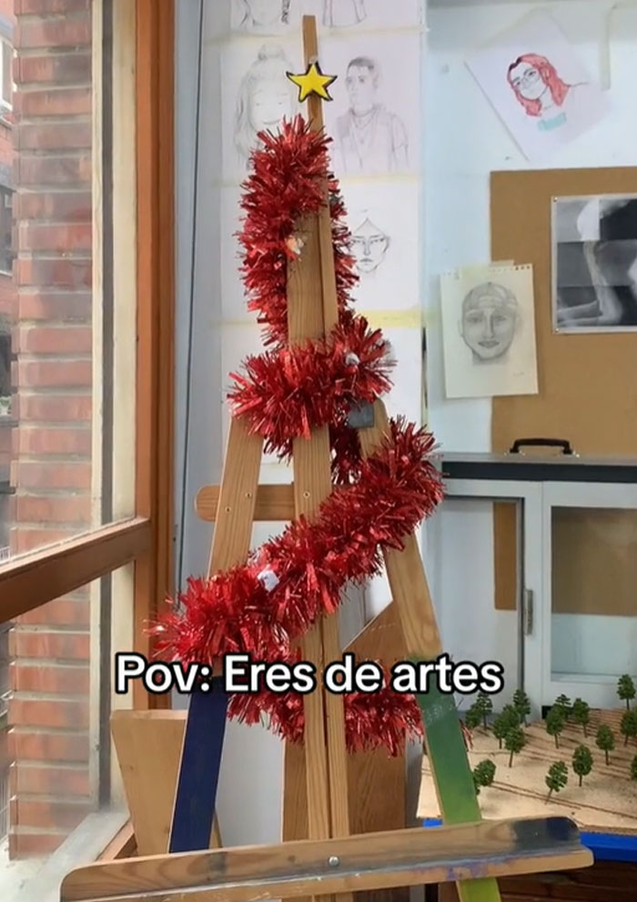 Bad-Christmas-Decorations-Tiktok-Trend