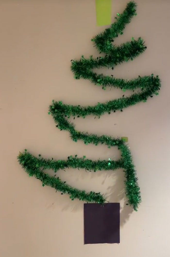 Bad-Christmas-Decorations-Tiktok-Trend