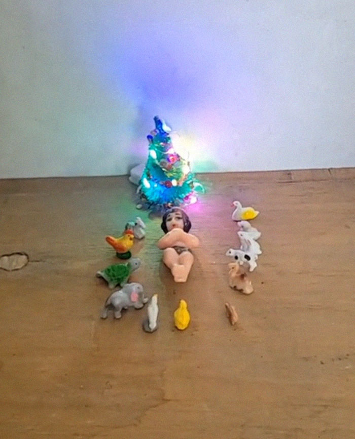 Bad-Christmas-Decorations-Tiktok-Trend