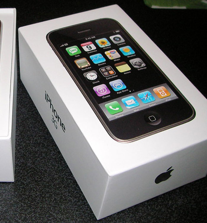 “He Became Single For Christmas”: 40 Of The Worst Xmas Gifts These People Have Ever Received