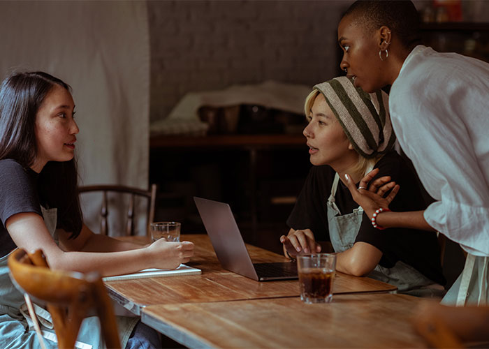 Worker Refuses To Take Boss’s Nonsense Reasons For Not Being Paid After 13.5-Hour Shift Worker Refuses To Take Boss’s Nonsense Reasons For Not Being Paid After 13.5-Hour Shift