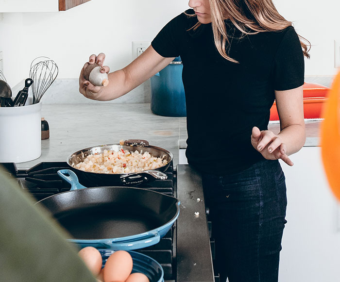 &ldquo;She's Your Girlfriend, Not Your Mommy&rdquo;: The Net Blasts Man For Demanding GF Cook For Him