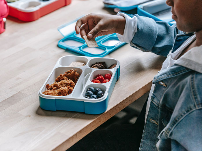 Parent Laces Daughter's Lunch With Laxatives, Knowing It Will Be Stolen, The Plan Works Parent Laces Daughter's Lunch With Laxatives, Knowing It Will Be Stolen, The Plan Works