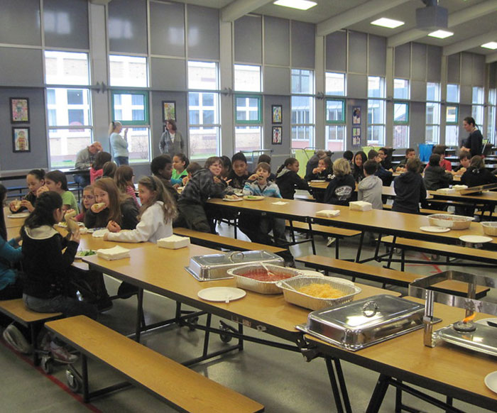 Parent Laces Daughter's Lunch With Laxatives, Knowing It Will Be Stolen, The Plan Works Parent Laces Daughter's Lunch With Laxatives, Knowing It Will Be Stolen, The Plan Works