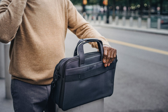 Boss Immaturely Threatens To Write Worker Up For Wearing A Sweater After Clocking Out Boss Immaturely Threatens To Write Worker Up For Wearing A Sweater After Clocking Out