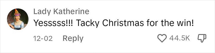 Man Calls Out “Boring” People Who Don’t Let Their Christmas Tree Be At Least A Little Bit Tacky Man Calls Out “Boring” People Who Don’t Let Their Christmas Tree Be At Least A Little Bit Tacky