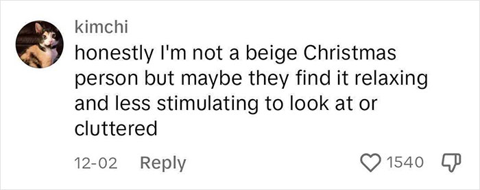 Man Calls Out “Boring” People Who Don’t Let Their Christmas Tree Be At Least A Little Bit Tacky Man Calls Out “Boring” People Who Don’t Let Their Christmas Tree Be At Least A Little Bit Tacky