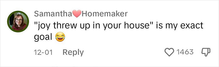 Man Calls Out “Boring” People Who Don’t Let Their Christmas Tree Be At Least A Little Bit Tacky Man Calls Out “Boring” People Who Don’t Let Their Christmas Tree Be At Least A Little Bit Tacky