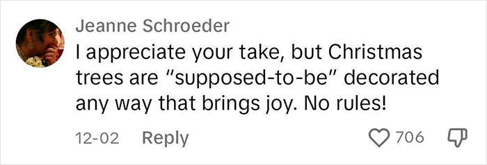 Man Calls Out “Boring” People Who Don’t Let Their Christmas Tree Be At Least A Little Bit Tacky Man Calls Out “Boring” People Who Don’t Let Their Christmas Tree Be At Least A Little Bit Tacky