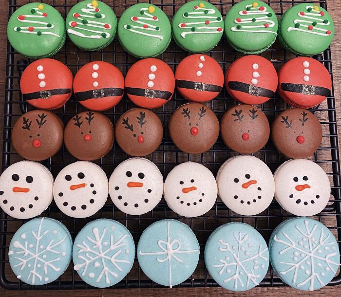 Christmas-Themed Macarons. Hope Santa Likes It