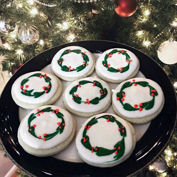 Christmas Wreath Sugar Cookies With Buttercream Icing