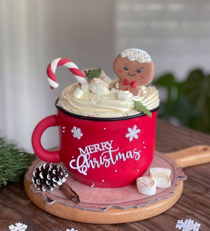 Christmas Cake With Something Cute