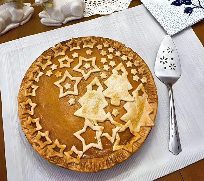Couldn't Make My Pumpkin Pie For Thanksgiving So I Gave It A Christmas Glow Up