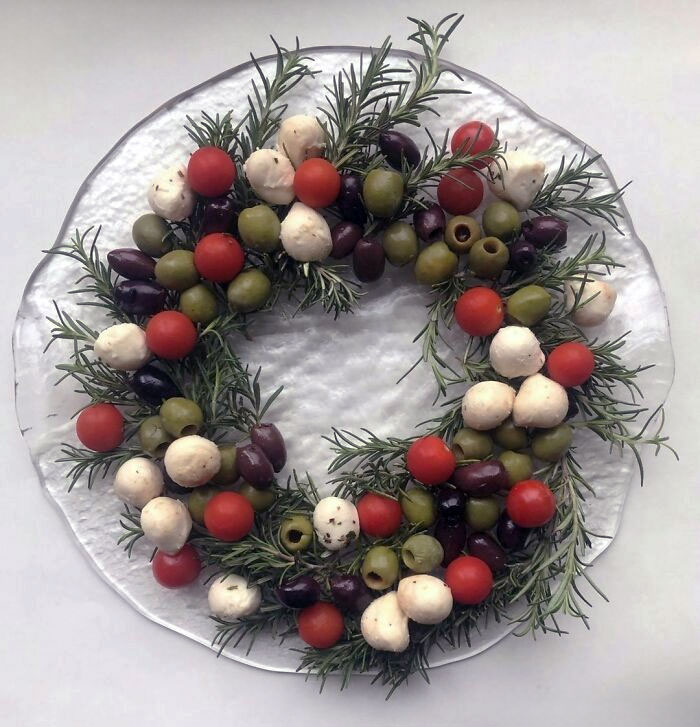 Impress Your Party Guests With This Festive Olive And Cheese Appetizer. It's So Easy To Throw Together At The Last Minute, And The Rosemary Smells Amazing