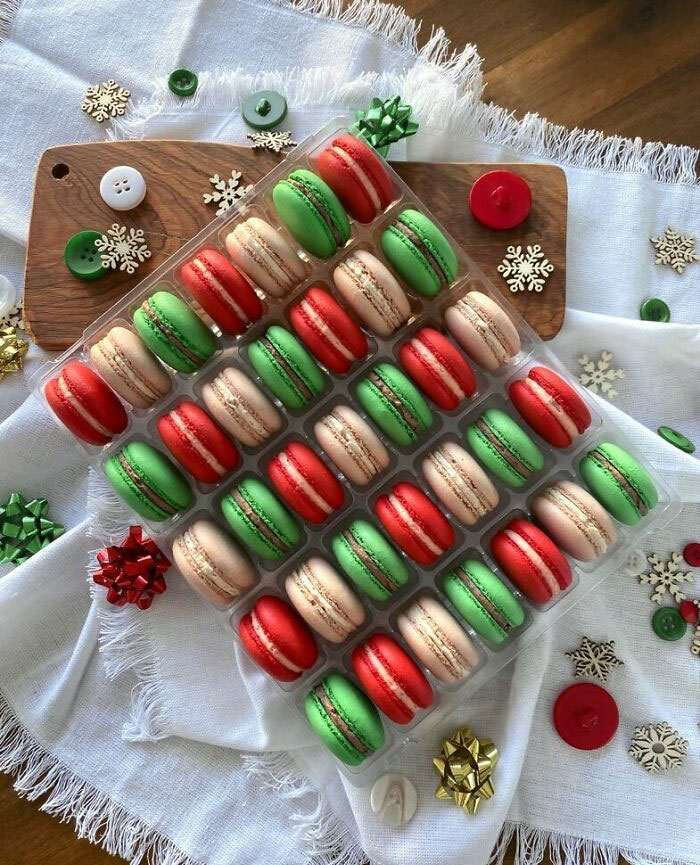 I Made Christmas-Themed Macarons, Enjoy