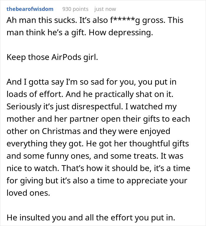 Text comment expressing sadness and frustration over unthoughtful Christmas gift from boyfriend offending girlfriend.