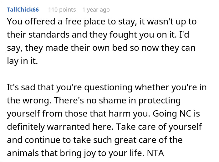 Woman Refuses To Let Homeless Parents Occupy Her Pet Room, Wonders If She's Being Cruel Woman Refuses To Let Homeless Parents Occupy Her Pet Room, Wonders If She's Being Cruel