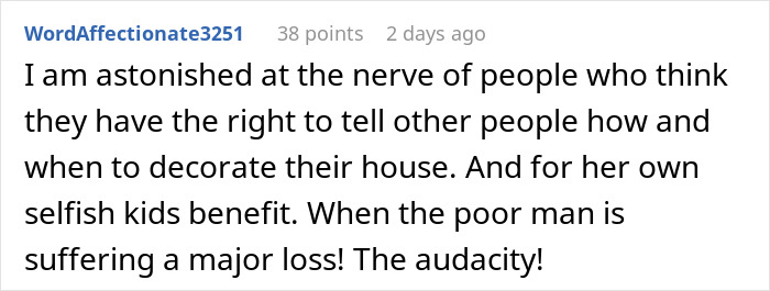 Karen Demands Grieving Neighbor Put Up Christmas Decor For Her Kids, He Maliciously Complies Karen Demands Grieving Neighbor Put Up Christmas Decor For Her Kids, He Maliciously Complies