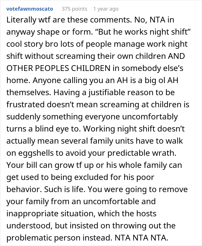 “Nobody Shouts At My Child”: Woman Accused Of Ruining Christmas After Family Gets Banned “Nobody Shouts At My Child”: Woman Accused Of Ruining Christmas After Family Gets Banned