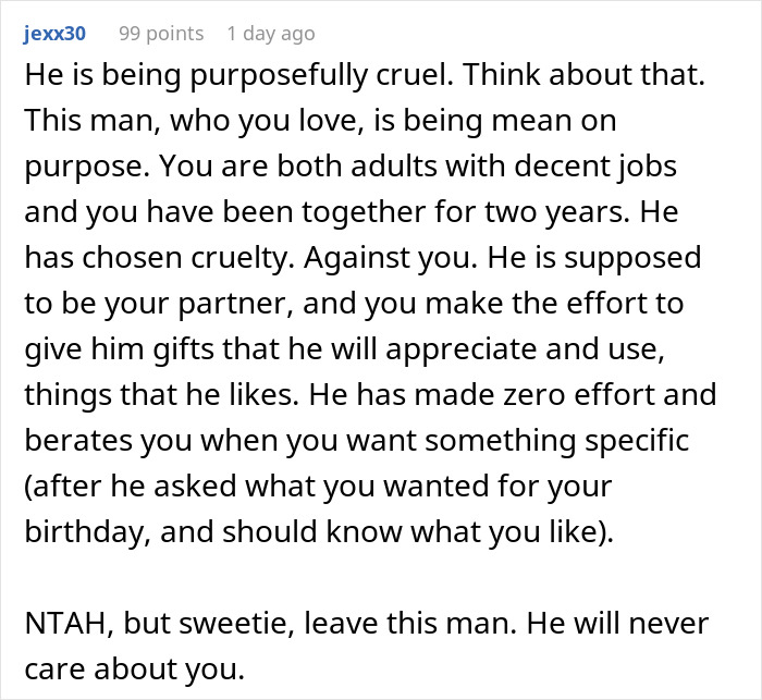 &ldquo;Kick Him To The Curb&rdquo;: The Internet Reacts After Man&rsquo;s Horrendous Christmas Gift Makes GF Cry