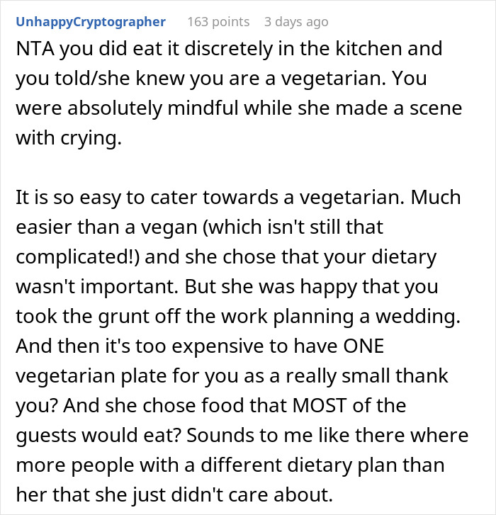 Bride Weeps At Reception As Her Vegetarian Friend Brought Her Own Food When She Wasn’t Catered For Bride Weeps At Reception As Her Vegetarian Friend Brought Her Own Food When She Wasn’t Catered For