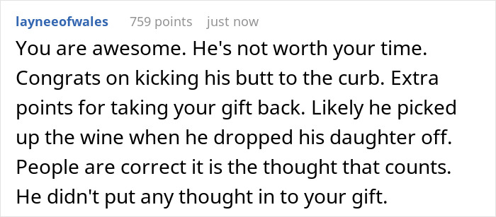 Comment praising a woman for dumping her boyfriend over an unthoughtful Christmas gift involving his pants.